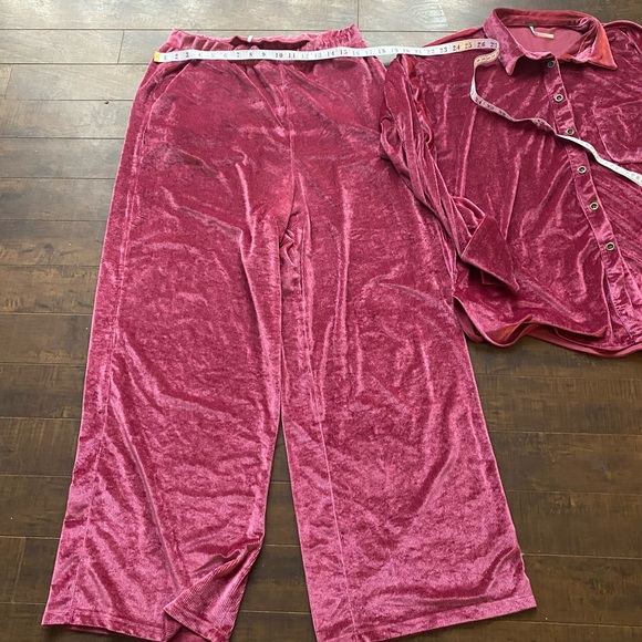 Free People in Fairytale Kit Kat lounge set - Picture 12 of 12